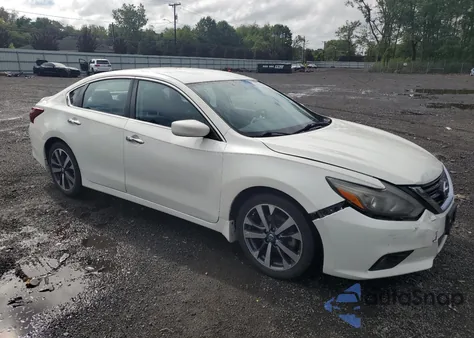 2017 Nissan Altima 2.5 z USA, uszkodzony, nr VIN 1N4AL3AP2HC482091